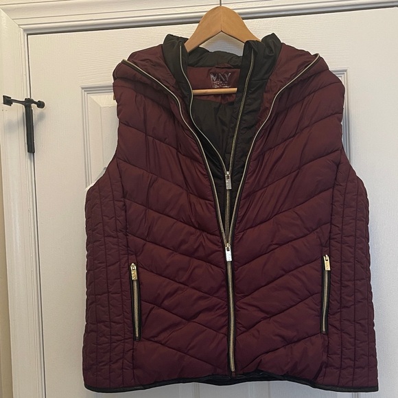 Marc New York Jackets & Blazers - Marc New York Maroon & Black Quilted Vest With Pack Away Pouch